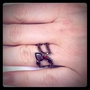 Silver ring with Garnet stones